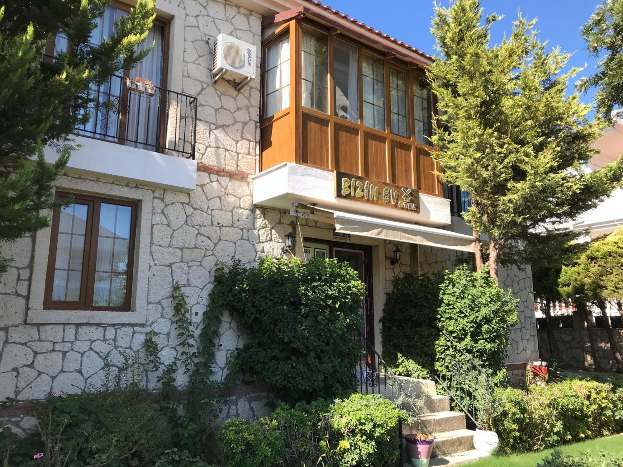 Bizim Ev Alacati Bed & Breakfast