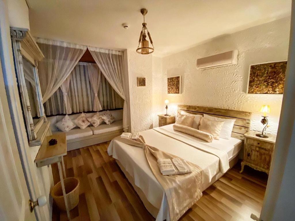 Bizim Ev Alacati Bed & Breakfast *