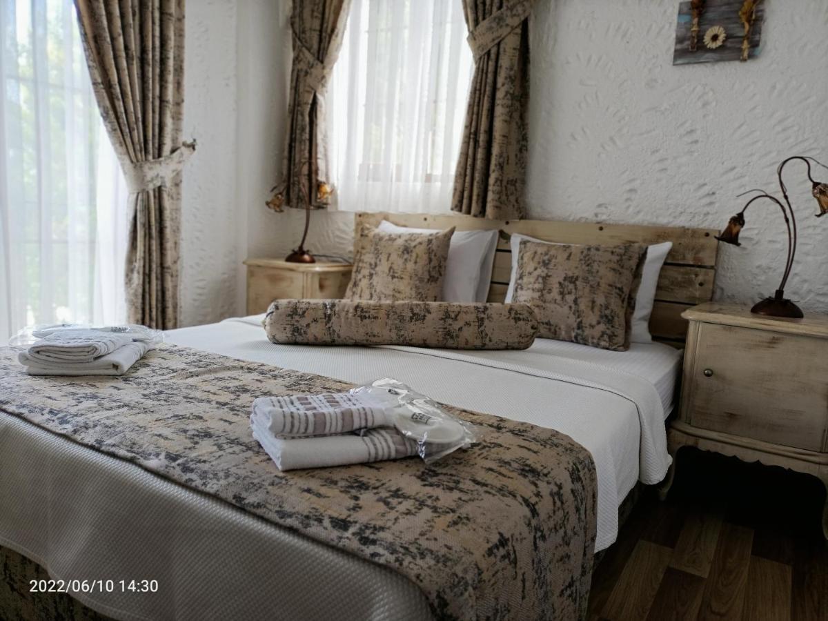 Bed & Breakfast Bizim Ev Alacati